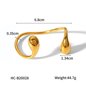 Detailed technical diagram showing dimensions and 44.7g weight of gold teardrop cuff bracelet
