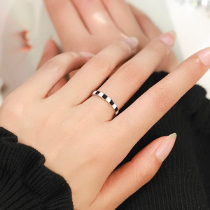 S925 sterling silver ring with classic black and white checkerboard pattern on model hand