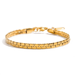 Bracelet minimaliste en acier inoxydable plaqué or 18k avec maillons à texture martelée
