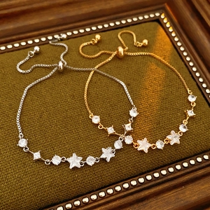 Adjustable star bracelets in gold and silver finish with sparkling zircon on green velvet