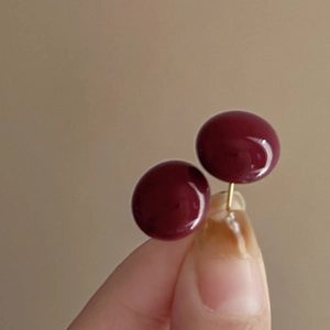 Vintage dark red pearl round stud earrings with gold metal needles for women