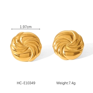 Macro shot of 1.97cm golden vortex swirl stainless steel stud earrings for women