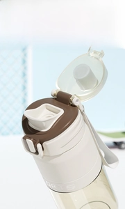 Detail of PPSU water bottle with U-shaped direct drinking spout and white mesh sleeve