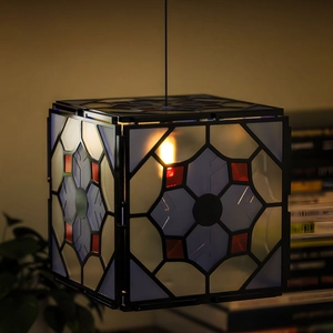 Lampe suspendue rectangulaire moderne avec motifs géométriques et lumière chaude