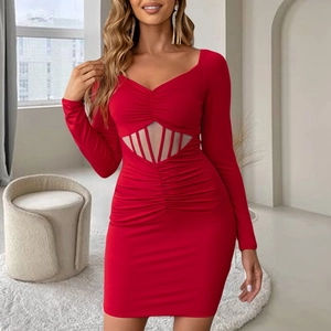 Robe courte rouge élégante à manches longues, col en V et taille en tulle à baleines