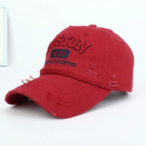 Vue détaillée de la casquette de baseball en coton vieilli avec broderie Boston 1630