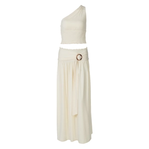 Detailed view of the ribbed texture and wooden ring buckle on a white skirt set