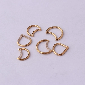 Lot de 6 anneaux de piercing 16G dorés en acier inoxydable forme lune et triangle strass