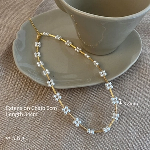 Close-up of pearl daisy necklace with 6cm extension chain and golden lobster clasp