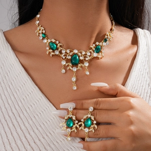 Retro Palast Stil Halskette Und Ohrringe Mit Silver Earring Post Smaragdgrünes Harz Wassertropfen Und Strass Elegant