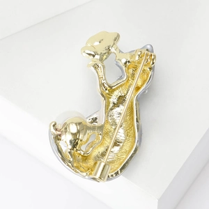 Exquisite cartoon pearl cat brooch with gold and silver metallic finish and safety pin