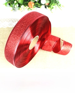 Detalle de cinta roja brillante de 2M con brillo metálico para árbol de Navidad