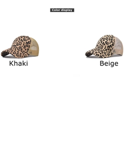 Vue détaillée des casquettes de baseball léopard kaki et beige avec maille respirante