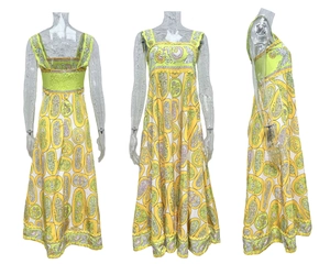 Détail d'une robe longue d'été à imprimé paisley jaune-vert avec ourlet évasé taille haute
