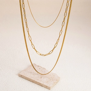 Set di tre collane vintage in acciaio inossidabile placcato oro 18K a strati moda