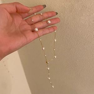Elegant gold titanium steel necklace with star-like pearls and minimalist tassel pendant