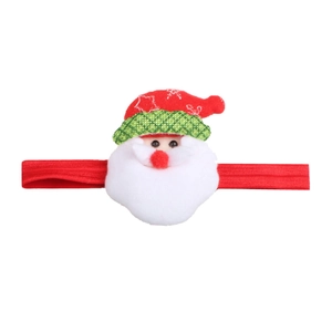 Detailansicht eines flauschigen Weihnachtsmann Haarbands für Kinder mit Pailletten