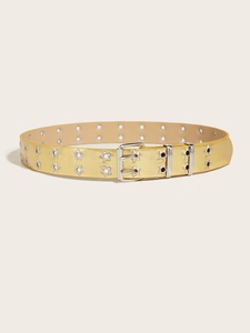 Detailansicht goldener Punk-Gürtel mit silbernen Stern-Ösen und Doppel-Dornschließe