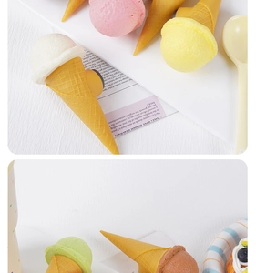 Nahaufnahme realistischer PU-Eistüten mit Waffelstruktur und cremigen Kugeln