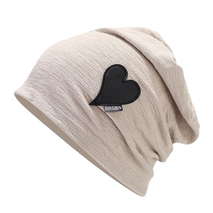 Beige knitted heart beanie with vertical ribbed texture and chic Drema logo patch