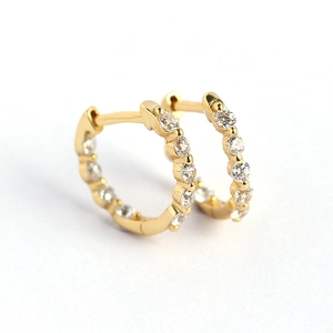 Boucles d'oreilles créoles S925 argent doré avec pavage de zircons scintillants