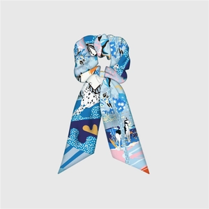 Bandeau en soie bleue avec imprimé chiot de la jungle et motifs botaniques abstraits