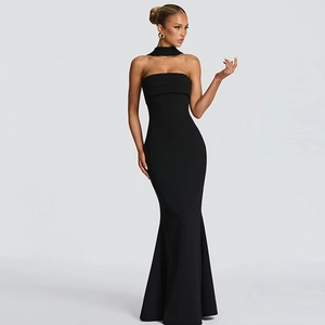 Robe de soirée sirène noire élégante avec licou et ourlet en queue de poisson ajusté