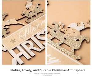 Détails d'une plaque de Noël en bois avec paillettes dorées et motif de renne