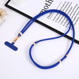 Dettaglio del cordino blu regolabile in nylon per cellulare con fibbia in metallo dorato