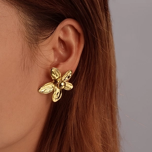 Orecchini A Fiore Acciaio Inossidabile 304 Floreale Petali Placcato PVD Gioielli Moda Vintage Donna