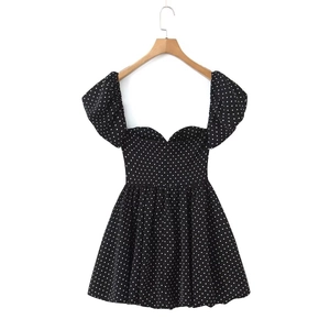 Mini robe vintage française à pois noirs et blancs avec manches bouffantes et col carré