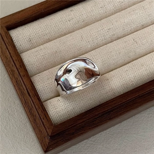 Minimalist S925 sterling silver saddle ring with a high-polished thick band in silver finish