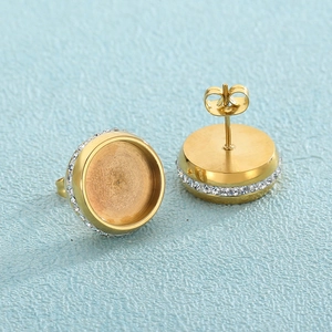 Goldene Titanstahl-Cabochon-Ohrringfassungen mit Zirkonia-Mikropavé für DIY-Schmuck