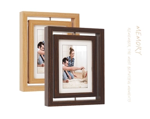 Rotating double-sided wooden photo frame with swivel axis for desktop picture display