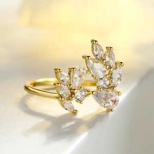Anello aperto geometrico in oro di lusso con zirconi brillanti dal design a foglia floreale