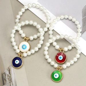 Evil Eye Armband-Set mit Kunstperlen und bunten Anhängern in Goldoptik für Damen
