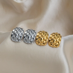 Boucles d'oreilles carrées tressées géométriques en or 18K et argent poli brillant