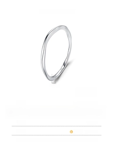 Macro detail of S925 sterling silver wavy ring showing 1.30mm width and 0.92g weight specs
