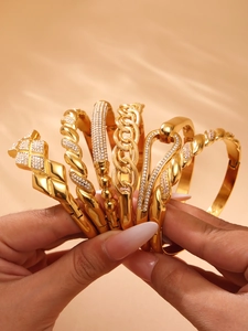 Macro di bracciali di lusso placcati in oro 18k con zirconi 5A e maglie a catena testurizzate