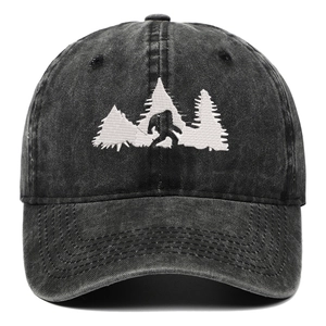 Dettaglio del ricamo bianco Bigfoot su cappello in cotone lavato antracite vintage