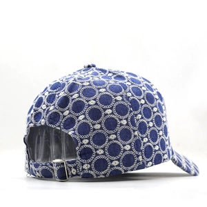 Berretto da baseball in denim blu navy con ricamo floreale bianco e fibbia in metallo