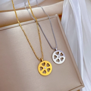 Round Medal Pendant Necklace Stainless Steel Hollow Clover Heart Zircon Inlaid Minimalist Elegant Jewelry For Women