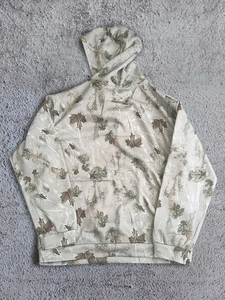 Sudadera con capucha y estampado de camuflaje de hojas en beige y verde, vista plana