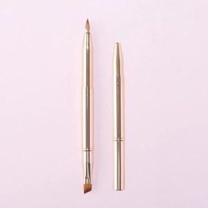 Ausziehbarer Doppel-Lippenpinsel in Roségold für Lippenstift und Concealer-Anwendung