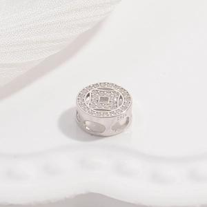 S925 Sterling Silber Münzperle mit funkelnder Zirkonia-Einlage und hohl geschnittenem Design