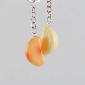 Realistische PVC knoflook sleutelhanger met getextureerde hanger en zilveren metalen ketting