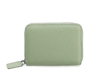 Dettaglio porta carte in pelle verde salvia con cerniera e cuciture di alta qualità