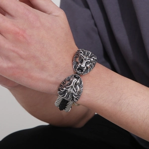Mens stainless steel double lion head braided bracelet with a vintage silver finish