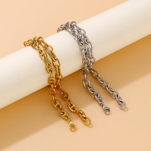 Fashionable pig nose link chain necklace and bracelet in gold and silver finish