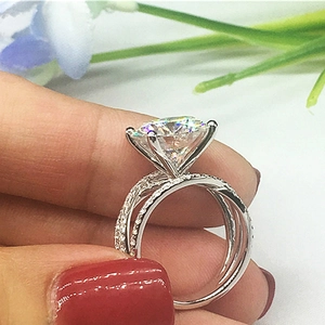 Classic silver four-prong round zircon cross ring with pavé stones on a twisted band